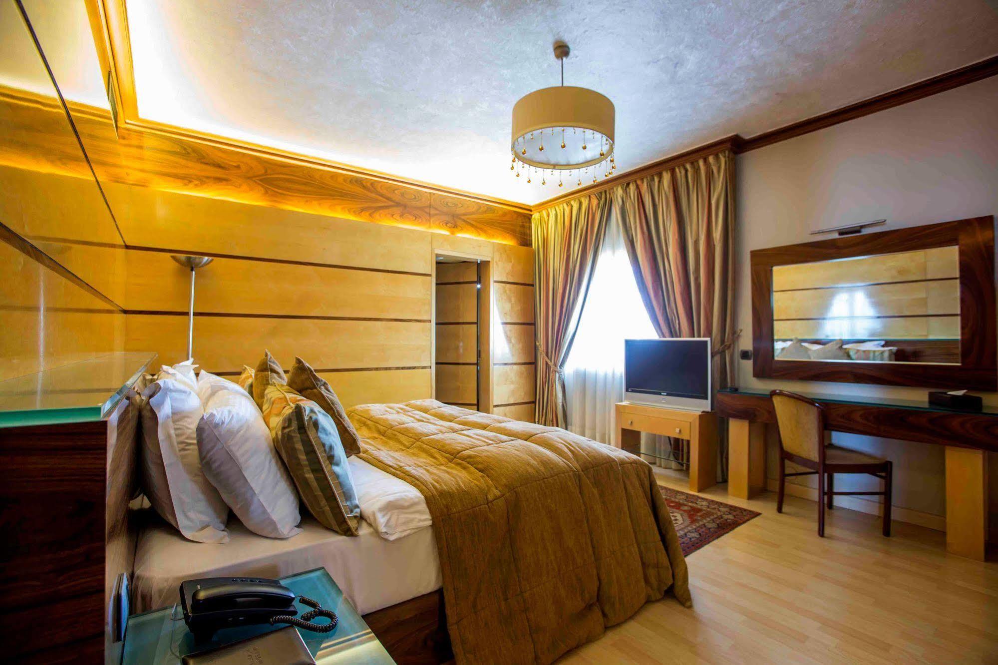 Lahoya Suites Beirut Exterior photo